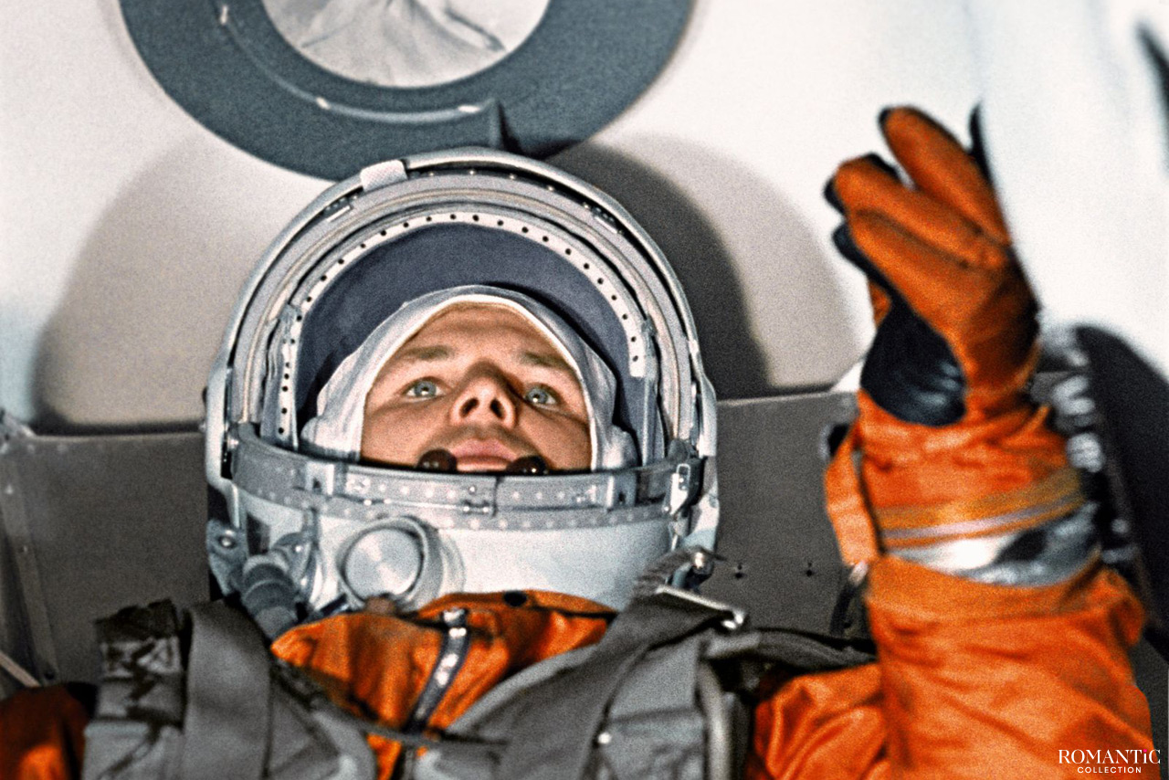 Юрий Гагарин готовится к полету в космос