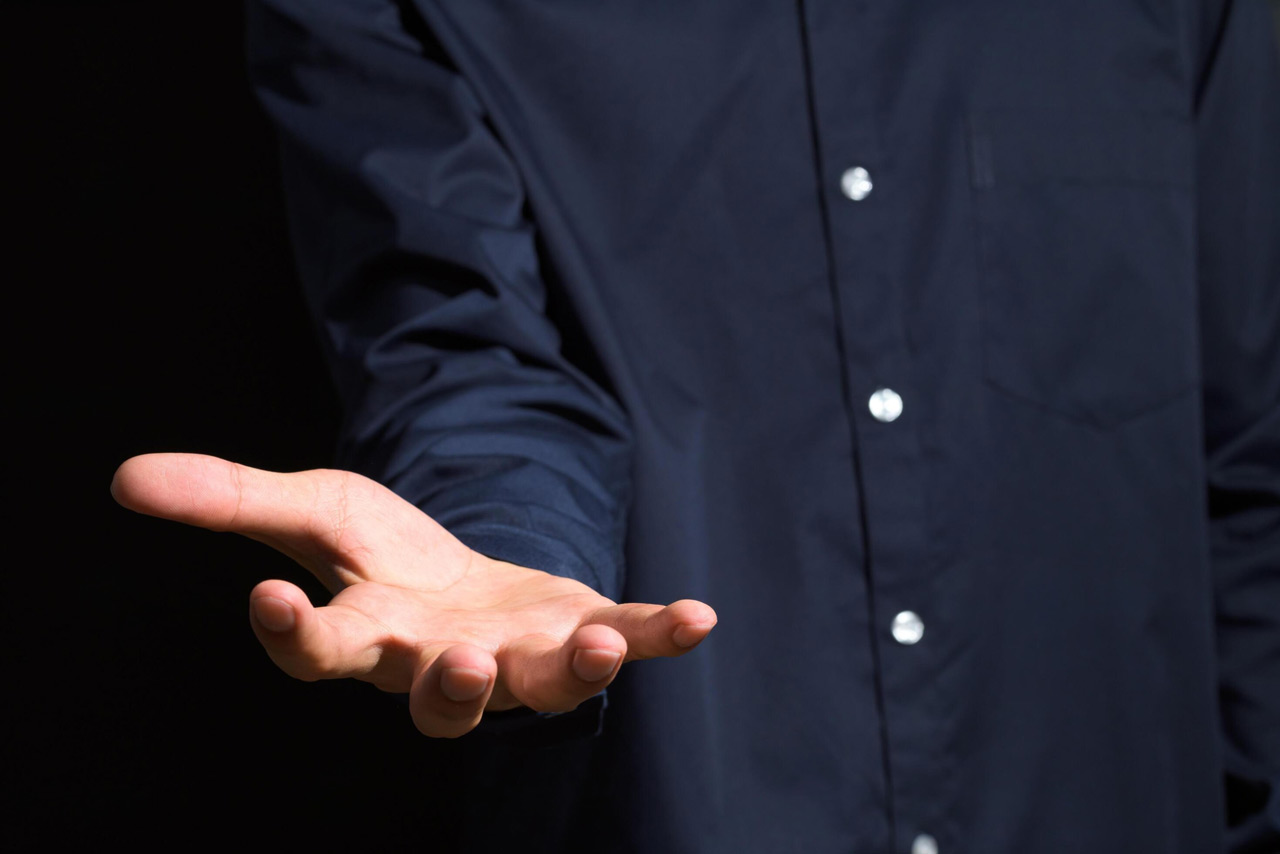 К чему чешется ладонь правой руки в разные дни недели