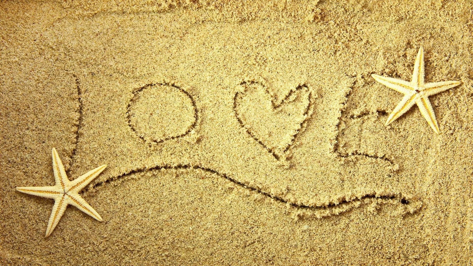 Love на песке