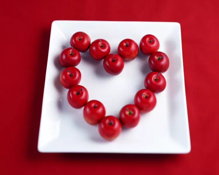 Сердце из яблок