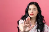 Как понять, что человек не хочет общаться, но боится признаться?