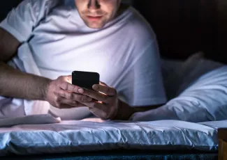 Точный знак, что мужчина переписывается с другой